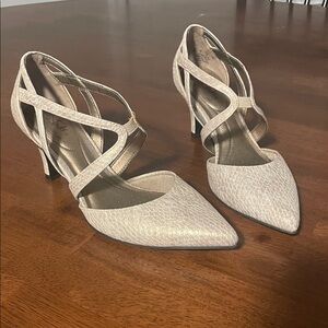 Life Stride Cream Textured Heels